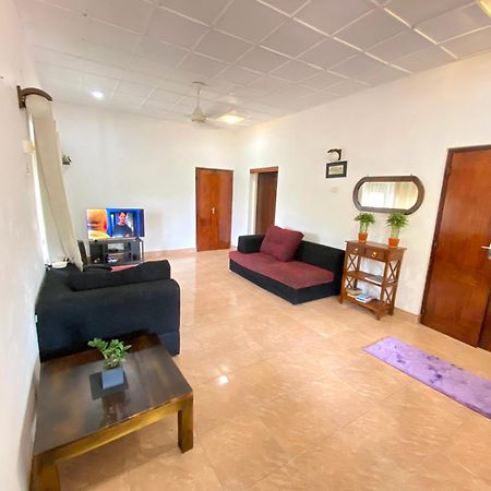 Lodge 87 Negombo Buitenkant foto