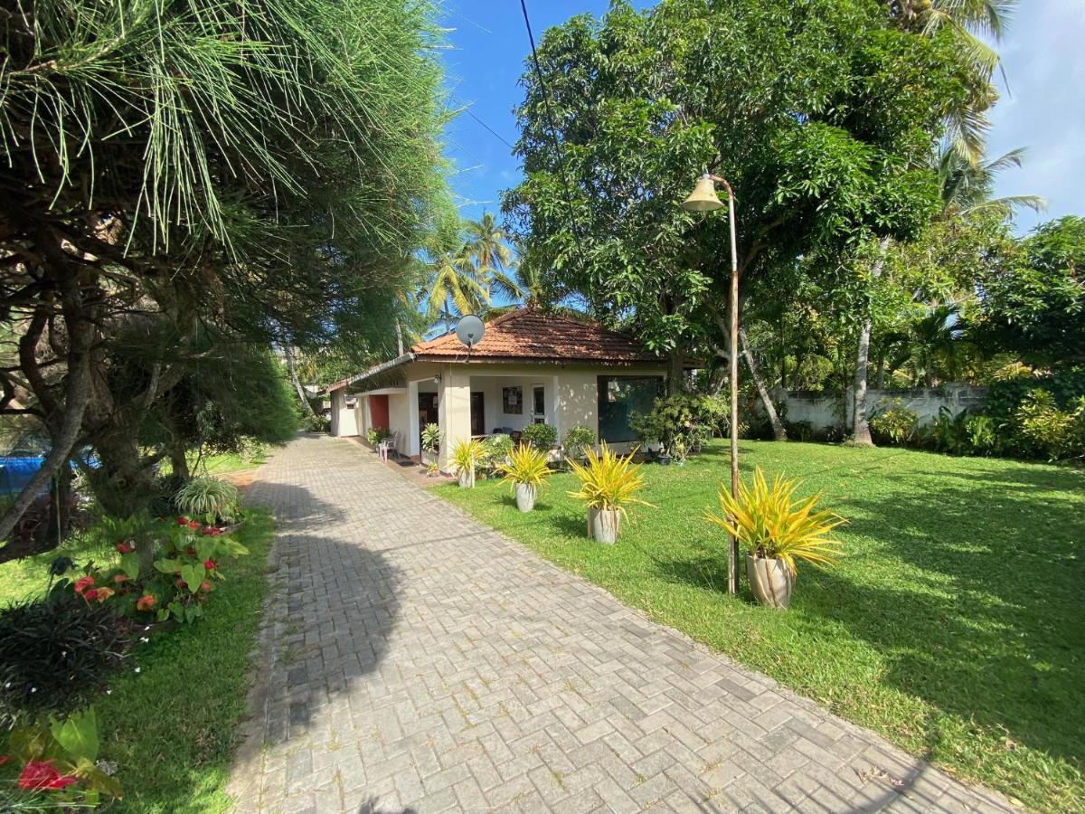 Lodge 87 Negombo Buitenkant foto