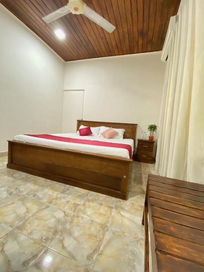 Lodge 87 Negombo Buitenkant foto